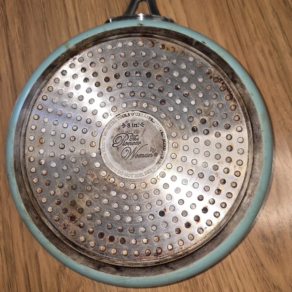 Pioneer Woman Teal and White 8 Inch Skillet with Silicone‎ Handle